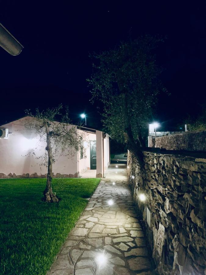Casa Vacanze Gli Ulivi Borgomaro Exterior photo